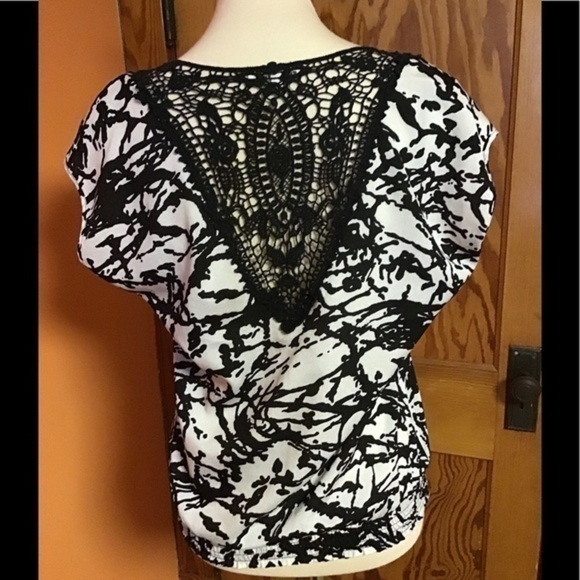 Black Rainn Abstract Print Short Sleeve Blouse | Black & White Top - Picture 4 of 9
